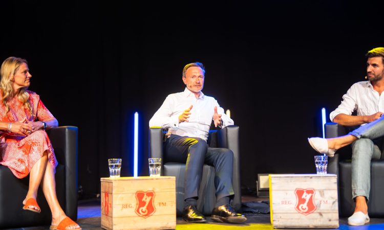 Christian Lindner, Svenja Lassen und Hanno Rener uaf dem Munich Startup Festival